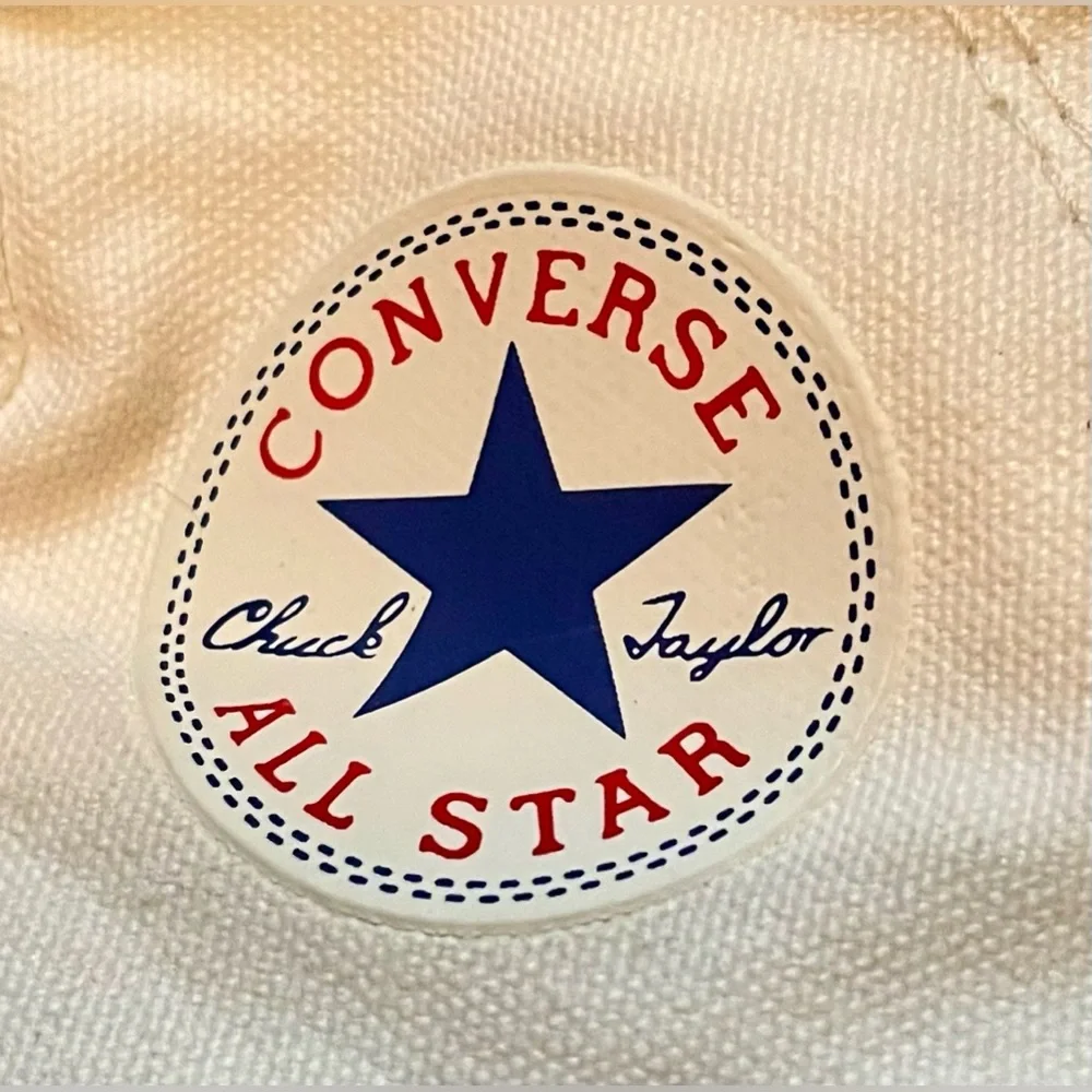 Converse All Star Youth Size 1 Chuck Taylor’s with no shoes strings